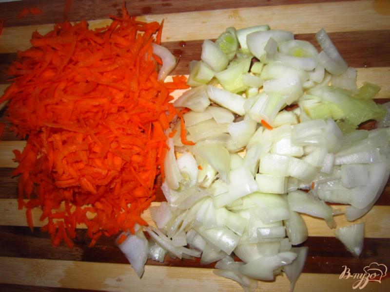 Фото приготовление рецепта: Кролик тешенный в томатном соусе шаг №4