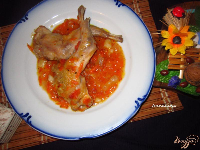 Фото приготовление рецепта: Кролик тешенный в томатном соусе шаг №7