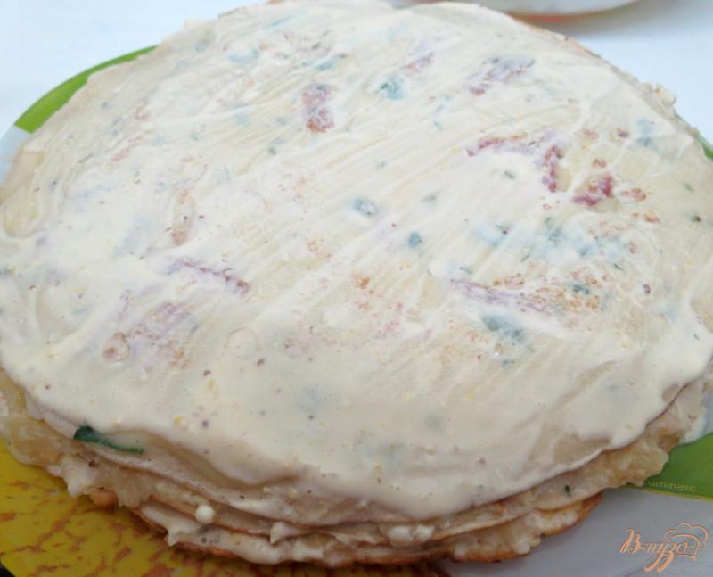 Фото приготовление рецепта: Блинный пирог с капустой и салями шаг №13