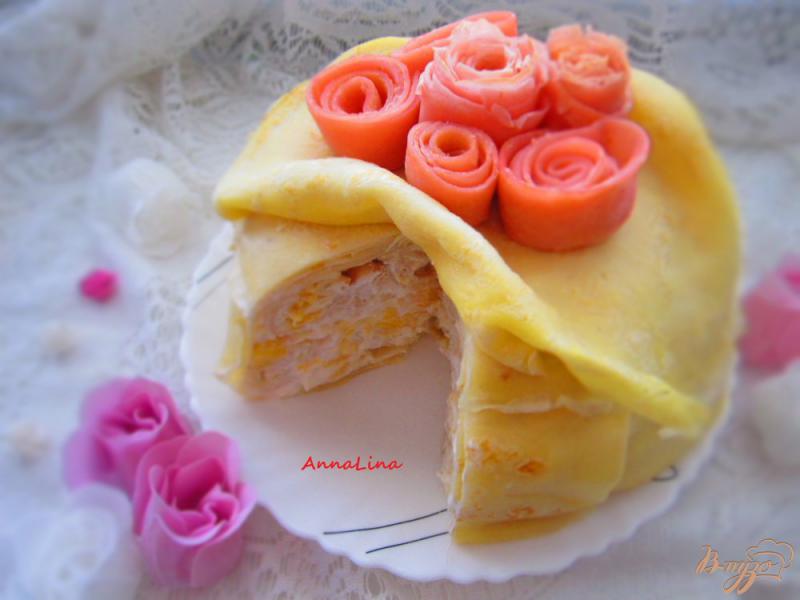 Фото приготовление рецепта: Блинный торт с манго и сметанным кремом шаг №12
