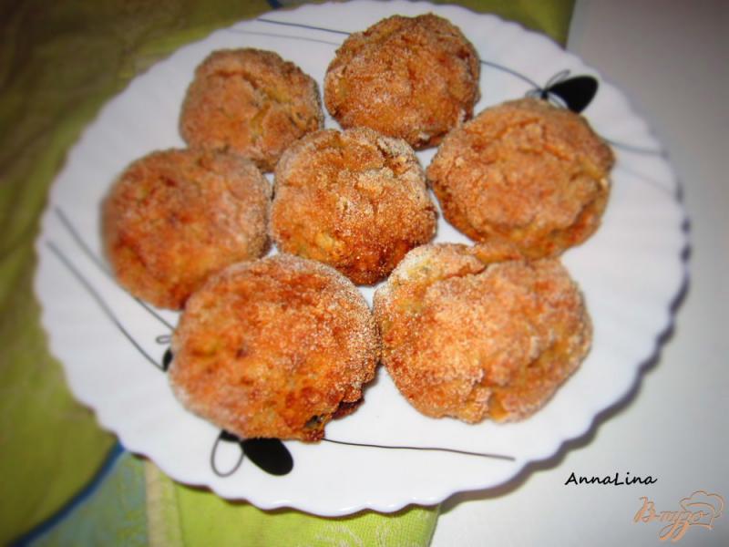 Фото приготовление рецепта: Свиные котлеты с картофелем в духовке шаг №6