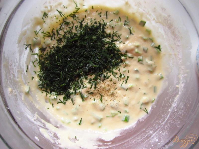 Фото приготовление рецепта: Оладьи на кефире с зеленью шаг №5