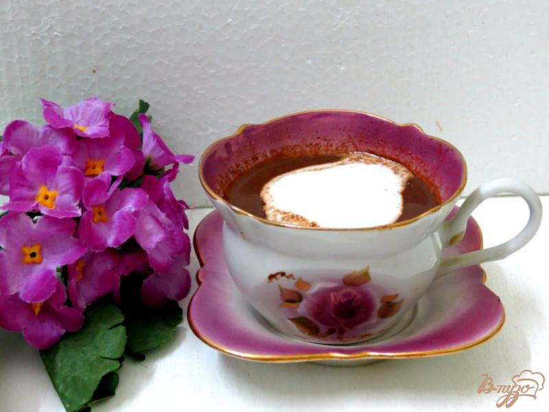 Фото приготовление рецепта: Кофе с молоком и шоколадом шаг №8