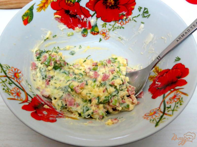 Фото приготовление рецепта: Яйца фаршированные в скорлупе (Jajka faszerowane w skorupce ) шаг №6