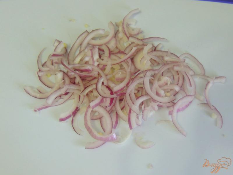 Фото приготовление рецепта: Салат с лососем шаг №2