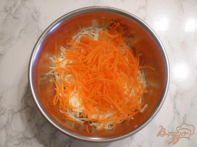 Фото приготовление рецепта: Овощной салат с рисовым уксусом шаг №3