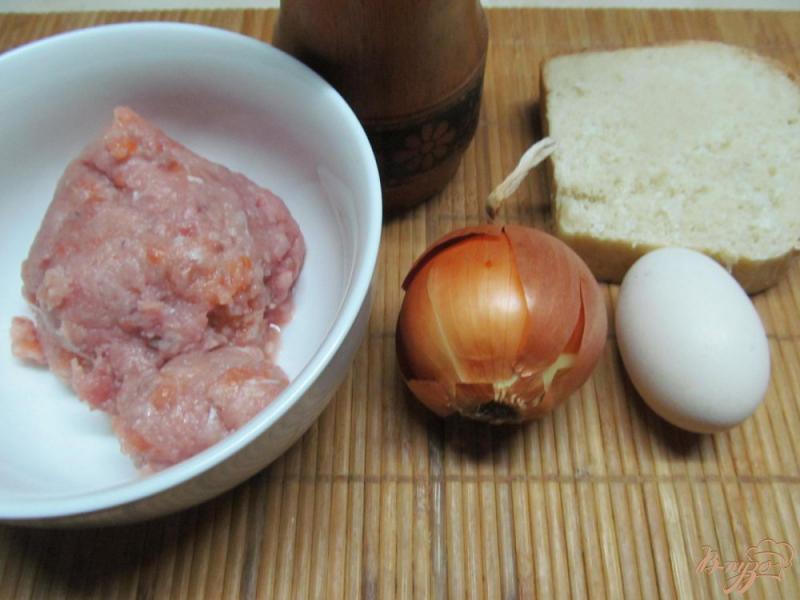 Фото приготовление рецепта: Котлеты из лосося в яйце с легким салатом шаг №1
