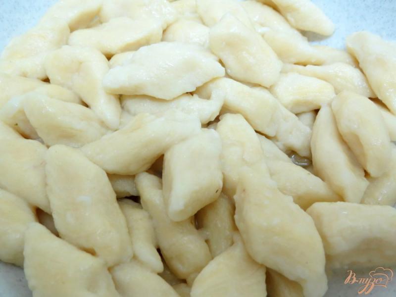Фото приготовление рецепта: Картофельные клёцки со шпинатом шаг №10
