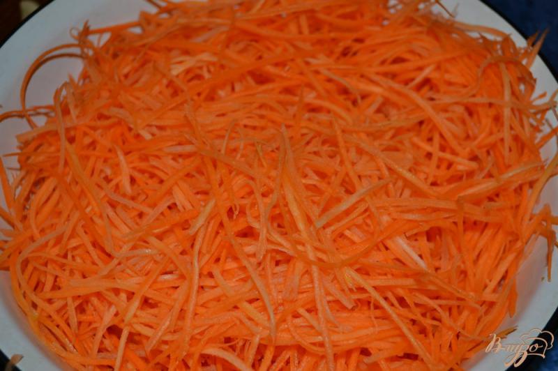 Фото приготовление рецепта: Морковь «По-коррейски» шаг №2