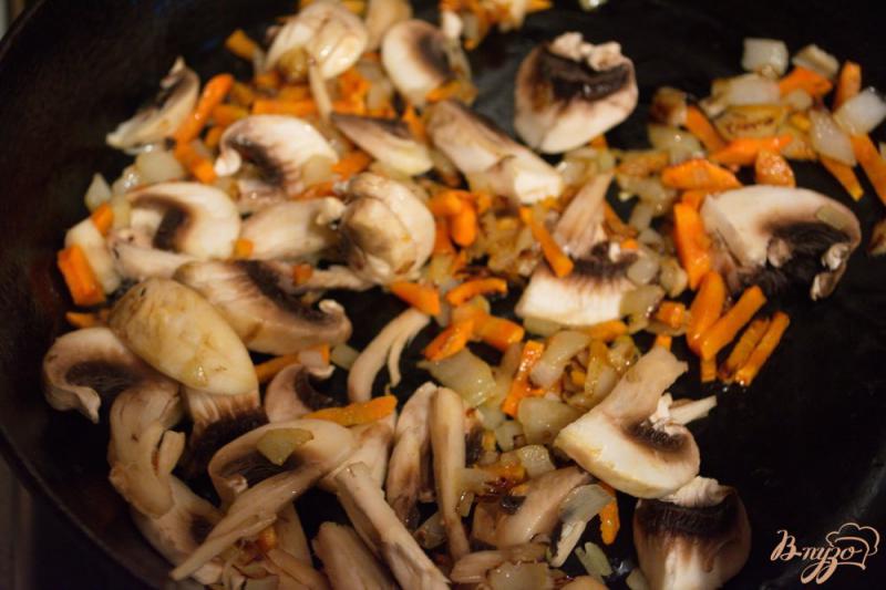 Фото приготовление рецепта: Постный гречневый суп с грибами шаг №4