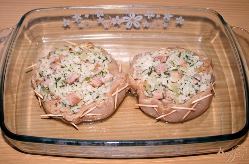 Фото приготовление рецепта: Куриные «тарелочки» с рисом и ветчиной шаг №9