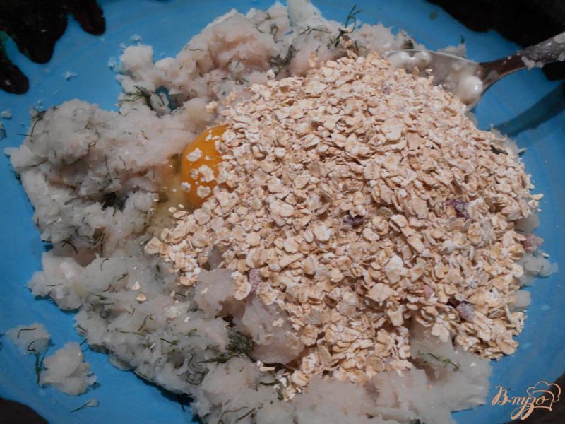 Фото приготовление рецепта: Рыбные палочки из трески с геркулесом шаг №4