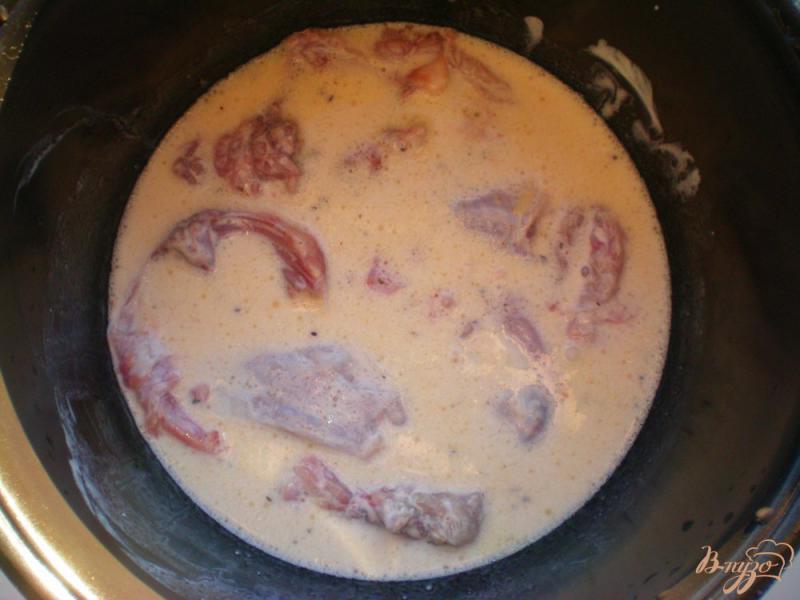 Фото приготовление рецепта: Кролик сметанно - сырном соусе шаг №4