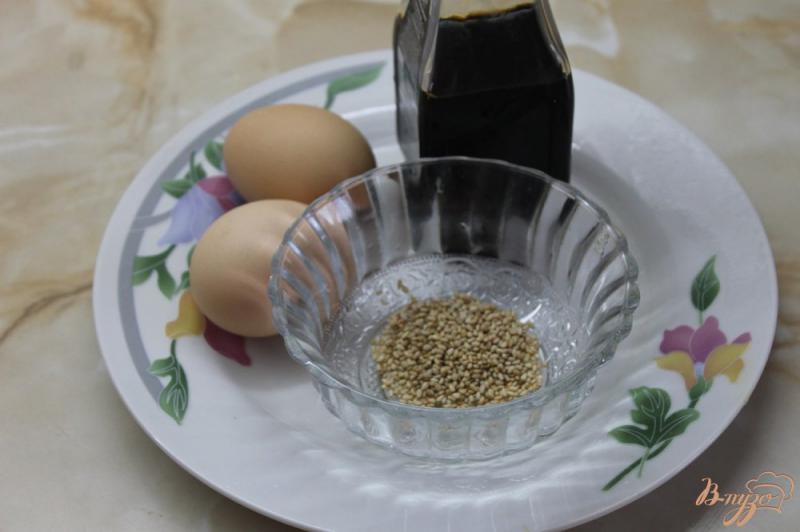 Фото приготовление рецепта: Японский омлет с кунжутом шаг №1