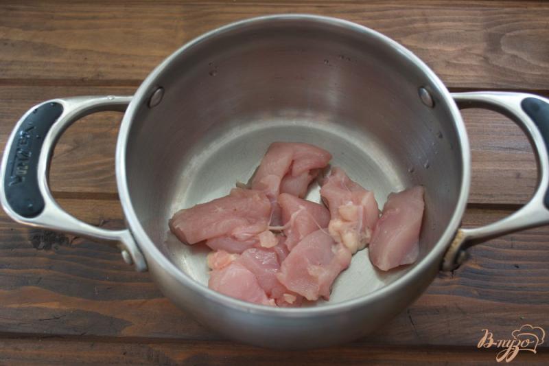 Фото приготовление рецепта: Томатный суп с мясом и макаронами шаг №2