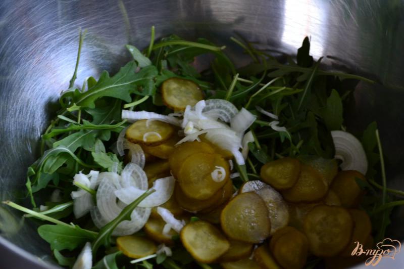 Фото приготовление рецепта: Салат с рукколой, сардинами и нутом шаг №2