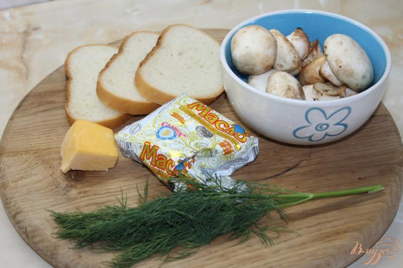 Фото приготовление рецепта: Чесночные бутерброды с грибами и сыром шаг №1