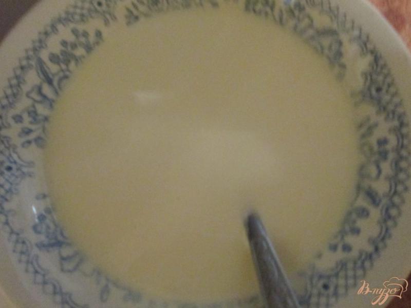 Фото приготовление рецепта: Хек с луком в сметанном соусе шаг №5