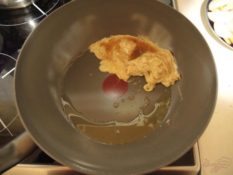 Фото приготовление рецепта: Домашняя яичная лапша с курицей и овощами шаг №15