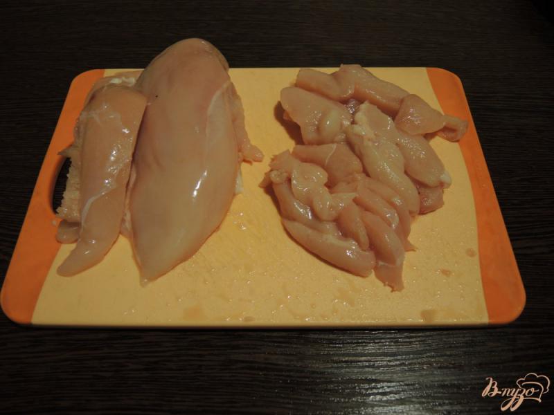 Фото приготовление рецепта: Домашняя яичная лапша с курицей и овощами шаг №7