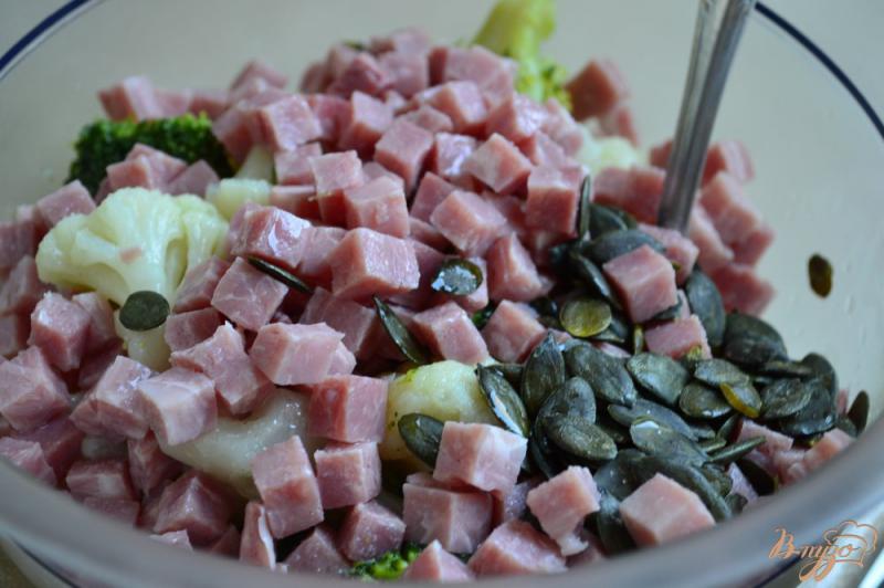 Фото приготовление рецепта: Теплый салат с брокколи и цветной капустой шаг №5