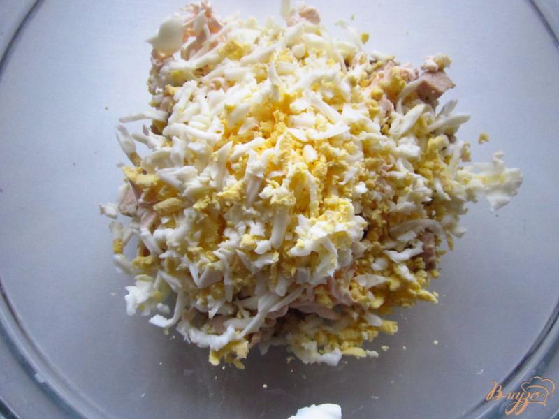 Фото приготовление рецепта: Салат со свинины и плавленым сыром шаг №3
