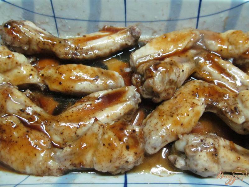 Фото приготовление рецепта: Куриные крылья в медовом соусе шаг №5