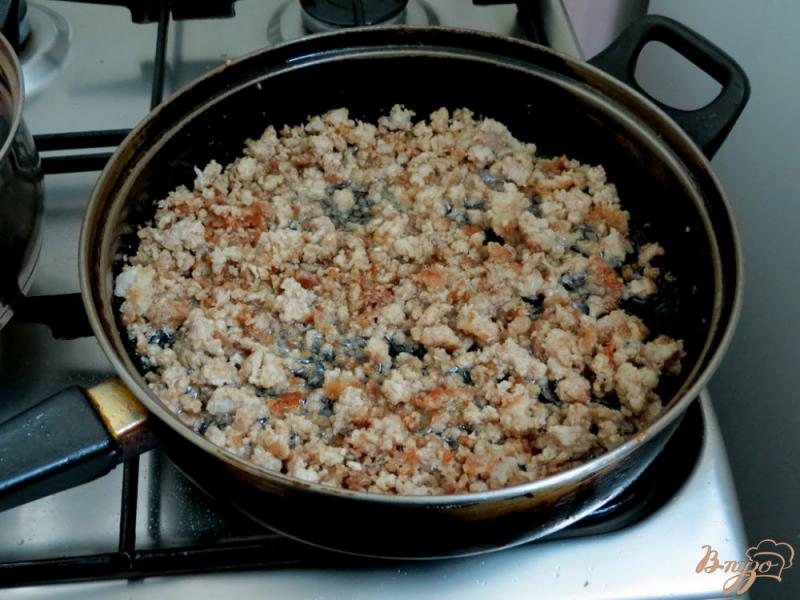 Фото приготовление рецепта: Каннеллони с фаршем и грибами шаг №8