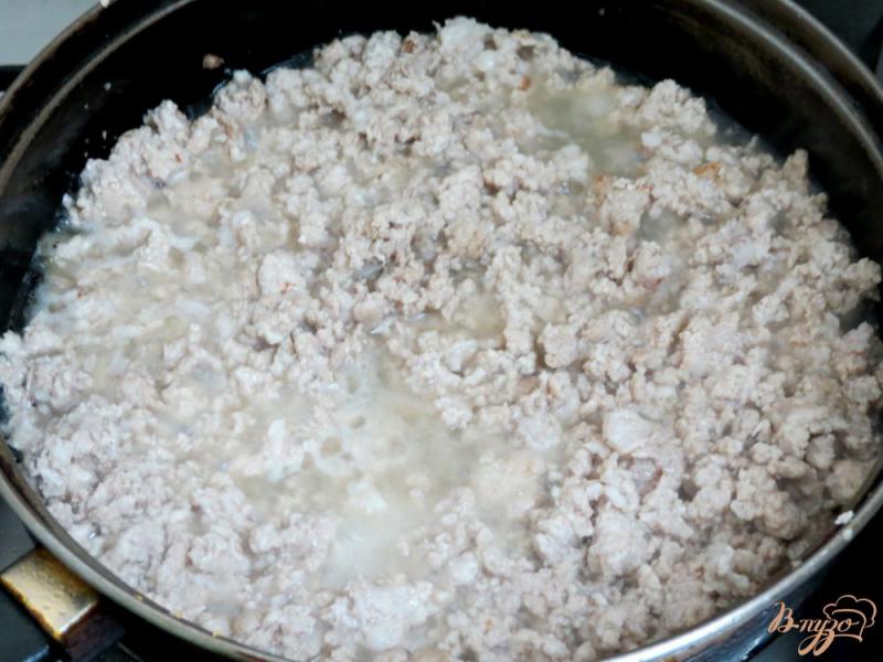 Фото приготовление рецепта: Каннеллони с фаршем и грибами шаг №6