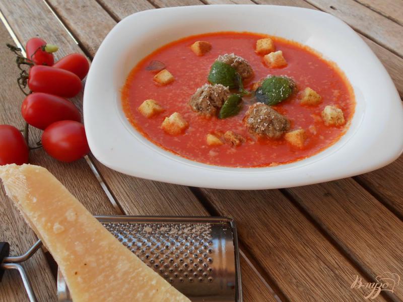 Фото приготовление рецепта: Томатный суп-пюре по- средиземноморски шаг №11