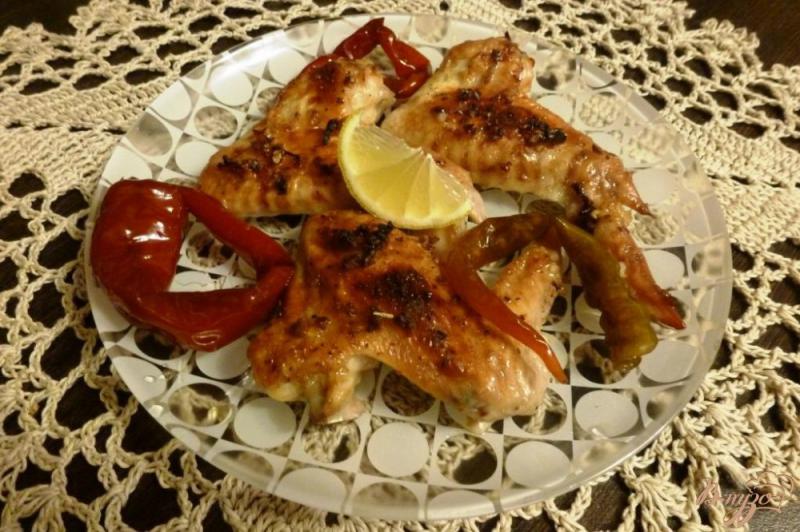 Фото приготовление рецепта: Куриные крылышки,маринованные с рыбным соусом шаг №5