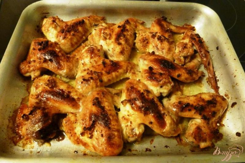 Фото приготовление рецепта: Куриные крылышки,маринованные с рыбным соусом шаг №4