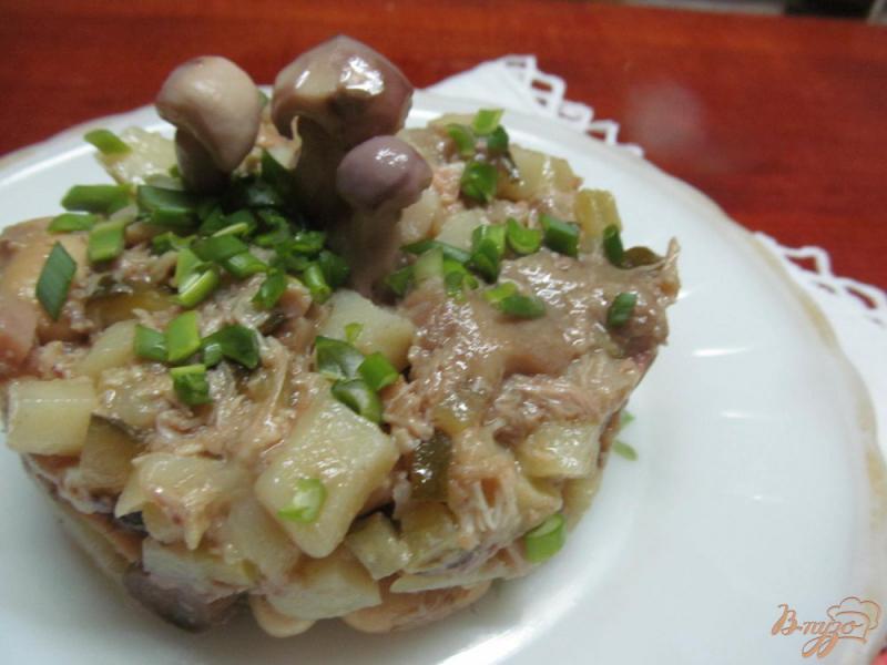Фото приготовление рецепта: Салат с фасолью грибами без майонеза шаг №5