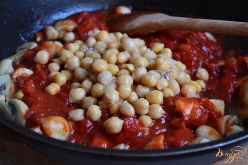 Фото приготовление рецепта: Рисовые шарики в томатном соусе шаг №7