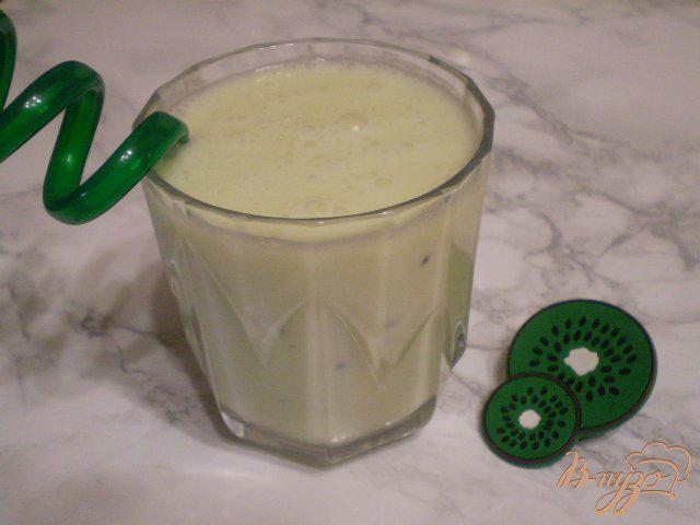 Фото приготовление рецепта: Йогурт с киви и апельсиновой цедрой шаг №5