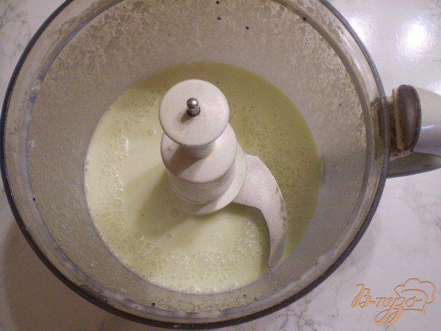 Фото приготовление рецепта: Йогурт с киви и апельсиновой цедрой шаг №4