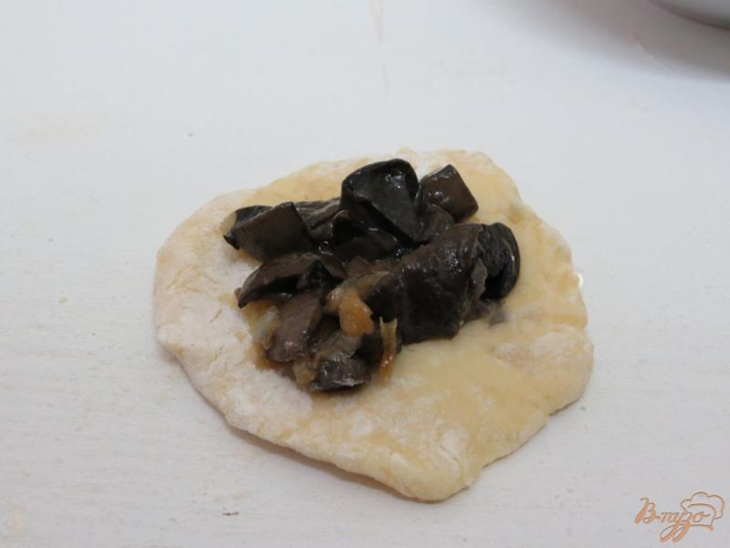 Фото приготовление рецепта: Зразы картофельные с грибами шаг №5
