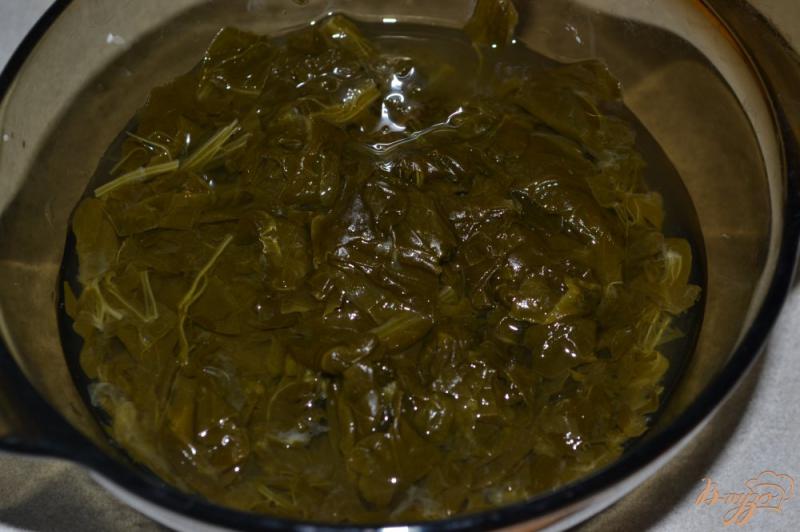 Фото приготовление рецепта: Зеленый борщ с консервированным щавлем и шпинатом в мультиварке шаг №7