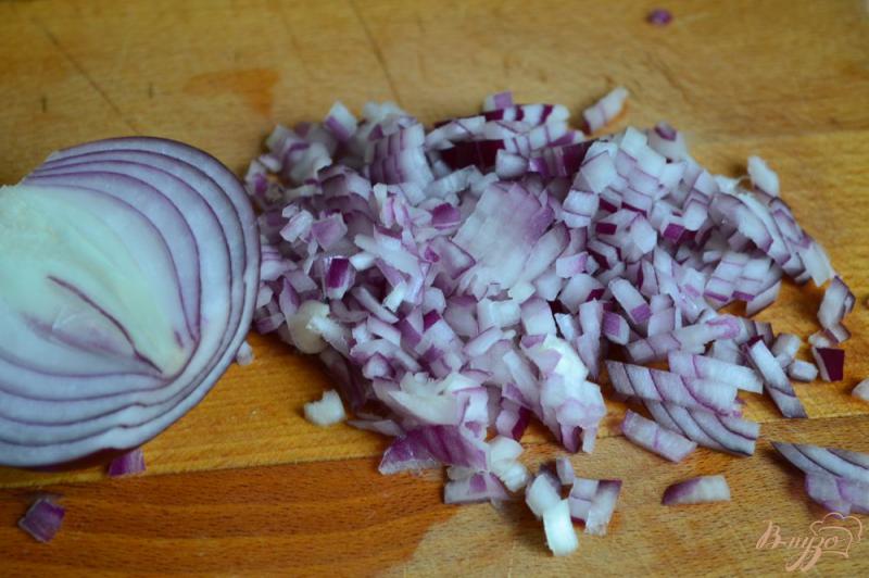 Фото приготовление рецепта: Картофельные рости с красным луком и сыром шаг №2