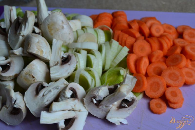 Фото приготовление рецепта: Куриное мясо с морковью и каштанами шаг №4