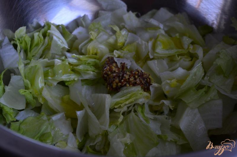 Фото приготовление рецепта: Салат с копченой курицей и киви шаг №3