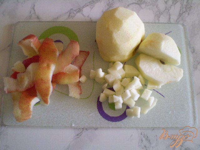 Фото приготовление рецепта: Кефирно-яблочное желе шаг №2