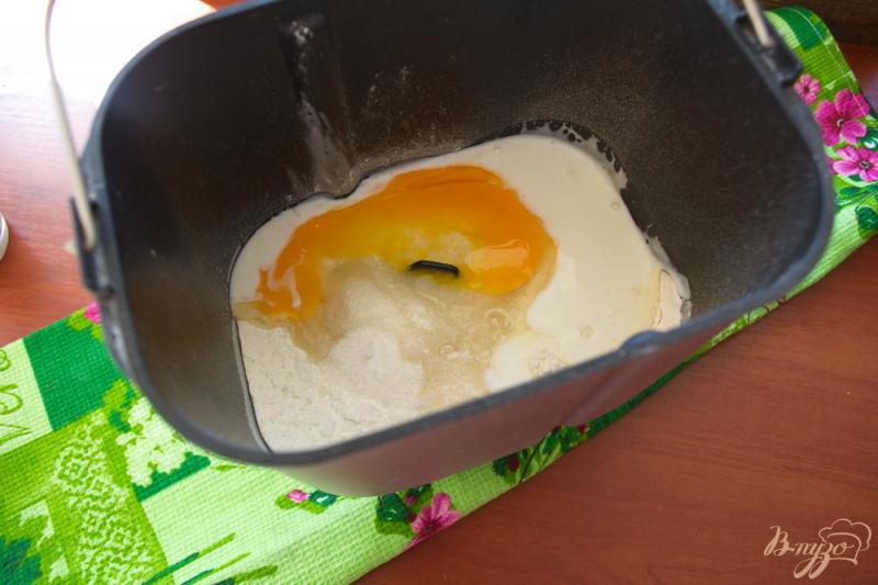 Фото приготовление рецепта: Домашние дрожжевые сладкие булочки с корицей, маком и сахаром. шаг №4