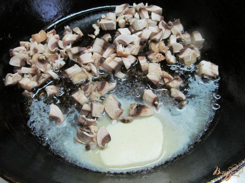 Фото приготовление рецепта: Картофельные лодочки с шампиньонами шаг №3