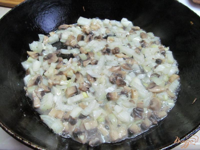 Фото приготовление рецепта: Картофельные лодочки с шампиньонами шаг №4