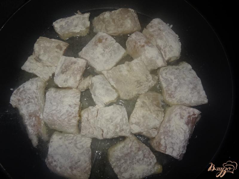 Фото приготовление рецепта: Филе хека в томатном соусе шаг №3