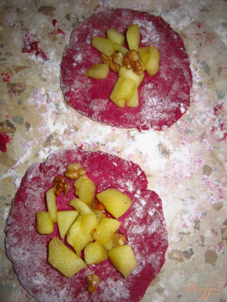 Фото приготовление рецепта: Сладкие лепешки с яблоком шаг №3
