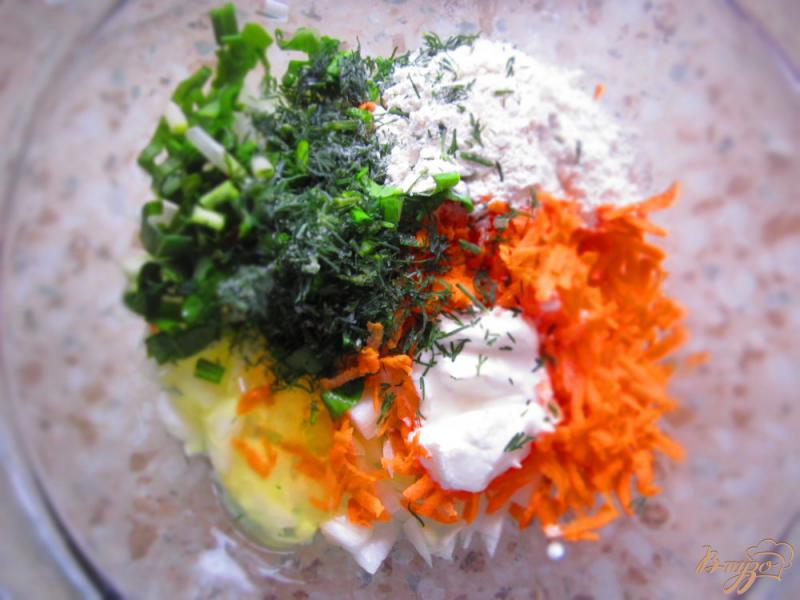 Фото приготовление рецепта: Оладьи с моркови и лука шаг №4