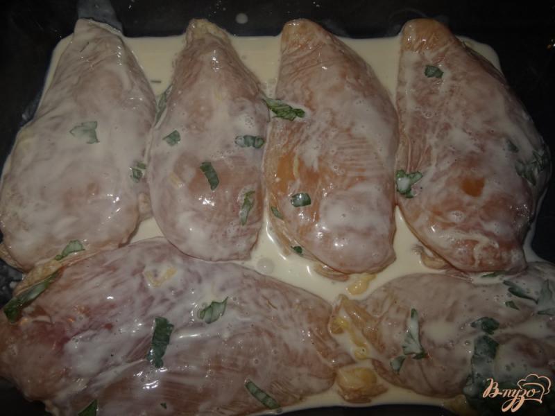 Фото приготовление рецепта: Куриная грудка в винном маринаде шаг №8