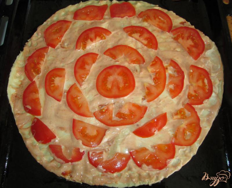 Фото приготовление рецепта: Пицца с маслинами и солеными огурчиками шаг №2